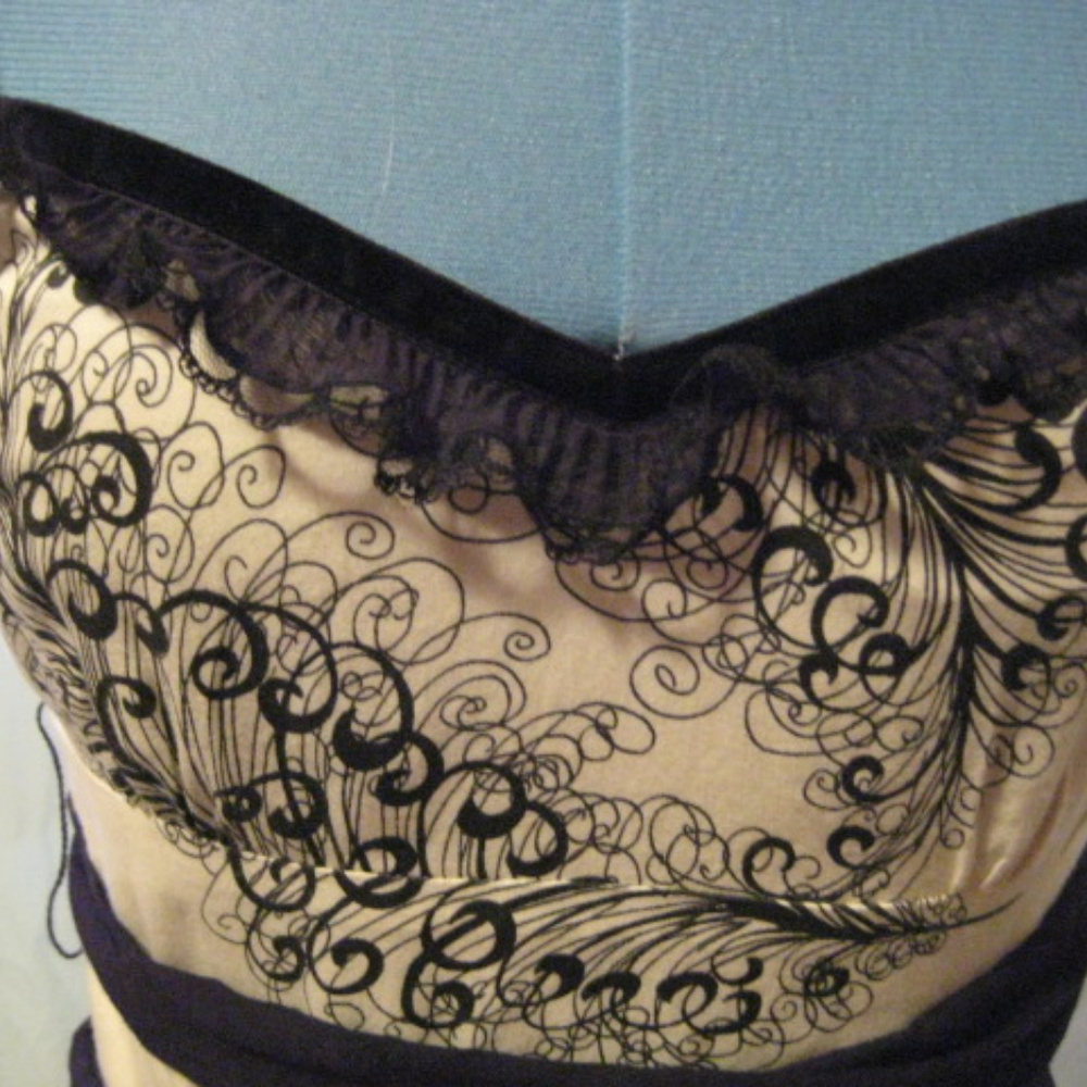 Black and white feather dress - Picture 6 of 8